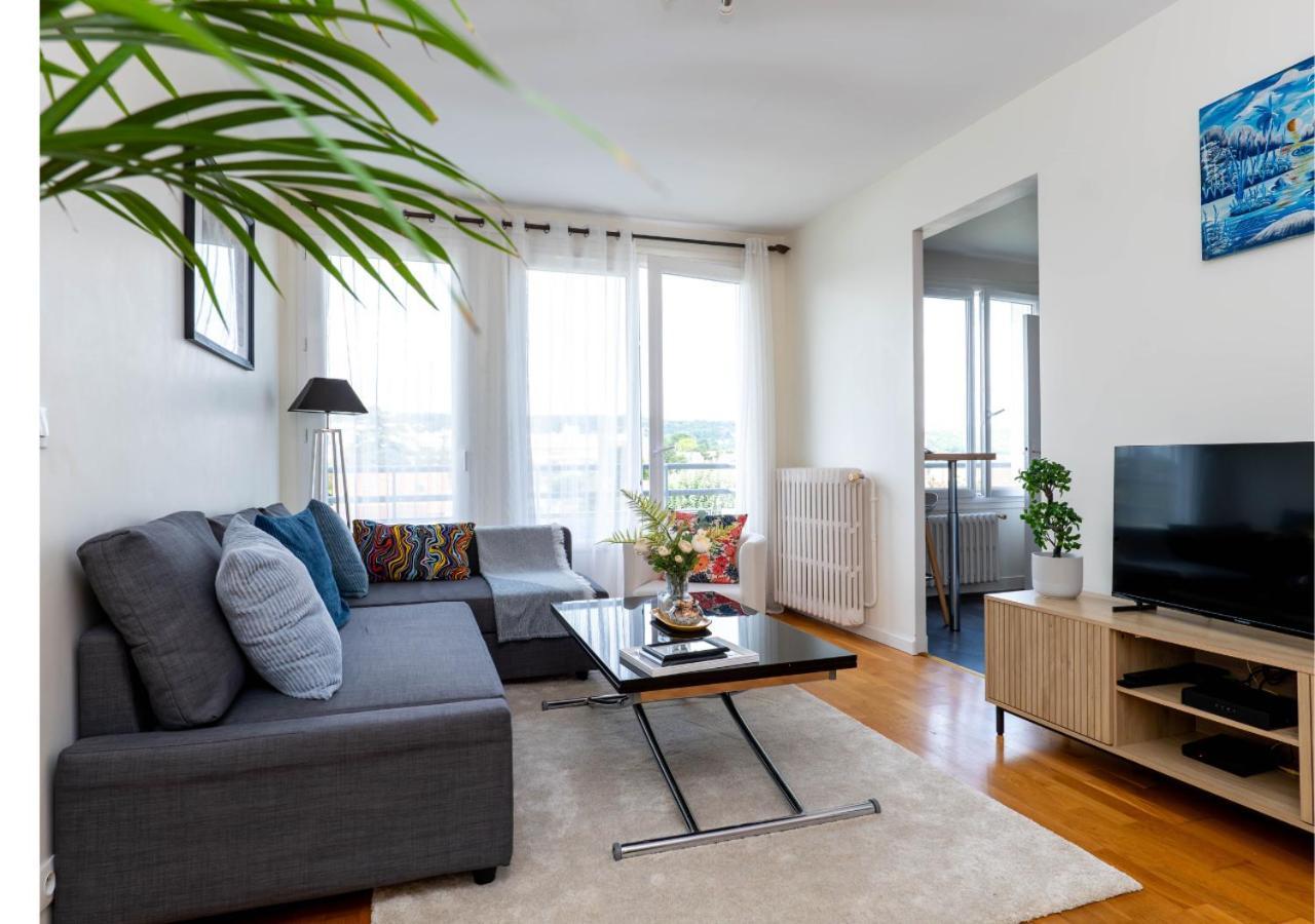 Fonctionnel, Balcon ,2 Minutes Gare ,17 Minutes Paris Appartement