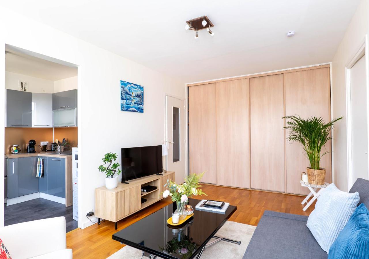 Appartement Fonctionnel, Balcon ,2 Minutes Gare ,17 Minutes Paris Cormeilles-en-Parisis